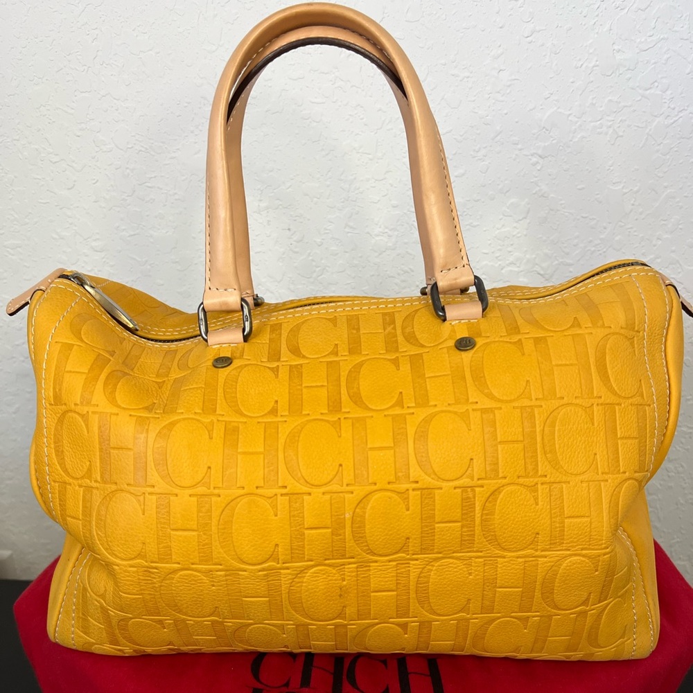 Beautiful leather bag Carolina Herrera. Like new just few uses. No scratches
